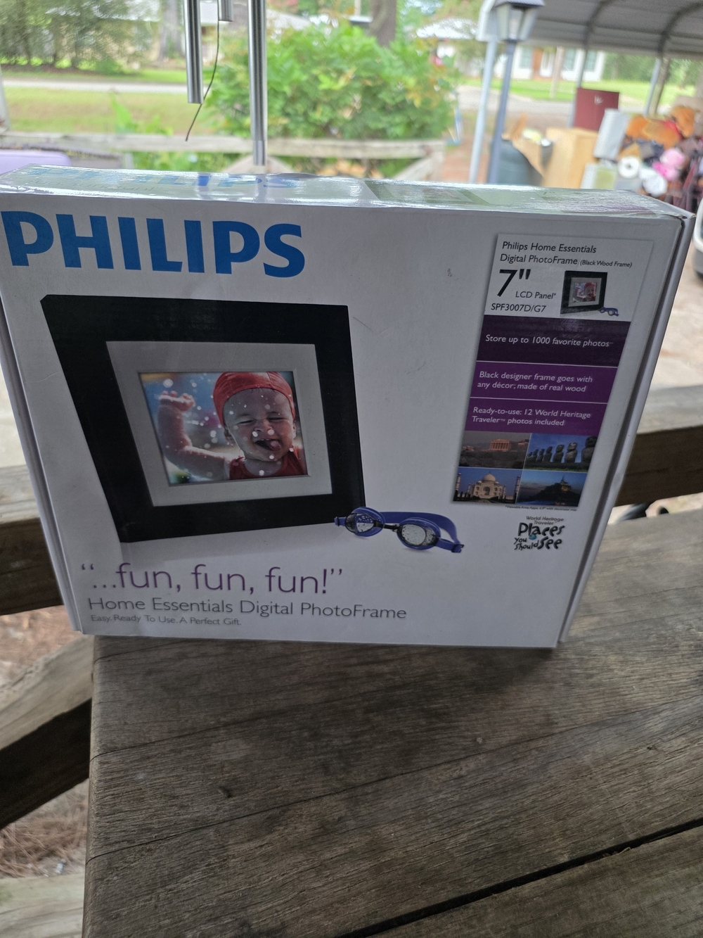 Philips Black and White Home Essentials Digital Photo Frame